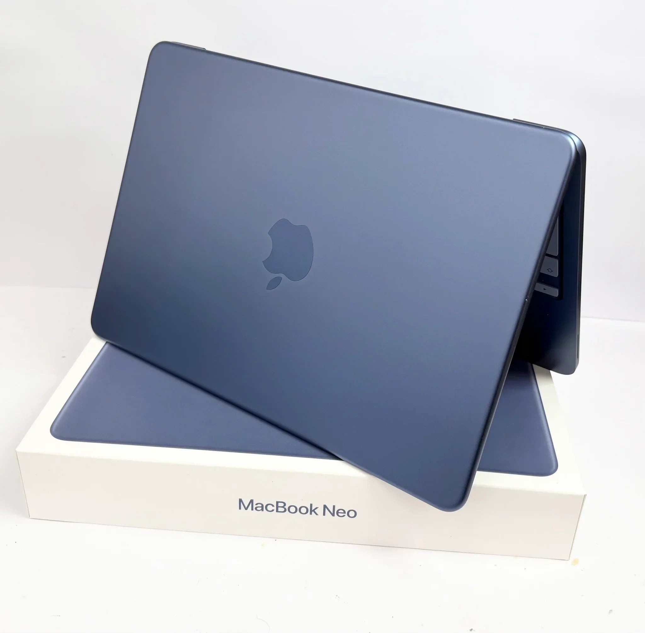 APPLE MCBOOK NEO 13 A18P 6C5C